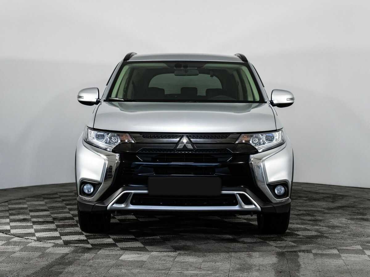 Mitsubishi Outlander с пробегом — 2021 год. Фото: #1