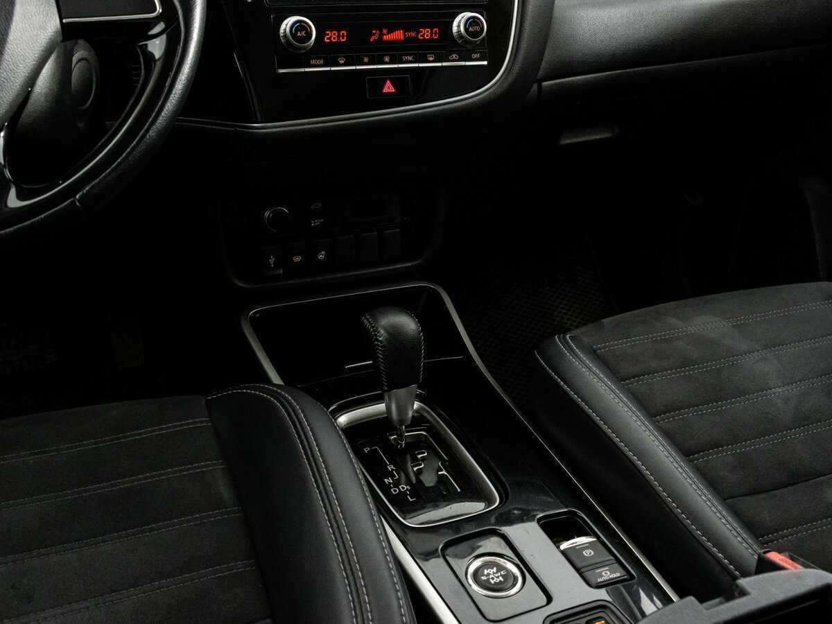 Mitsubishi Outlander с пробегом — 2021 год. Фото: #12