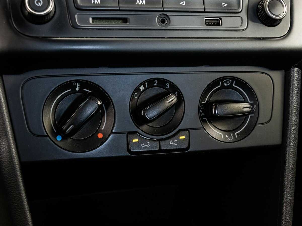 Volkswagen Polo с пробегом — 2013 год. Фото: #11