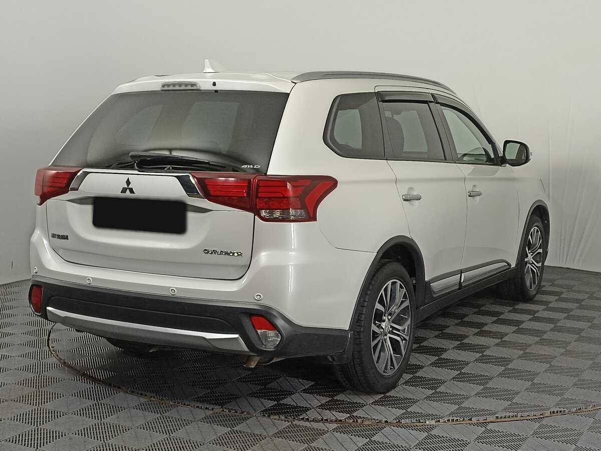 Mitsubishi Outlander с пробегом — 2017 год. Фото: #3