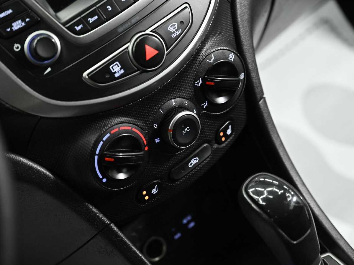 Hyundai Solaris с пробегом — 2015 год. Фото: #10