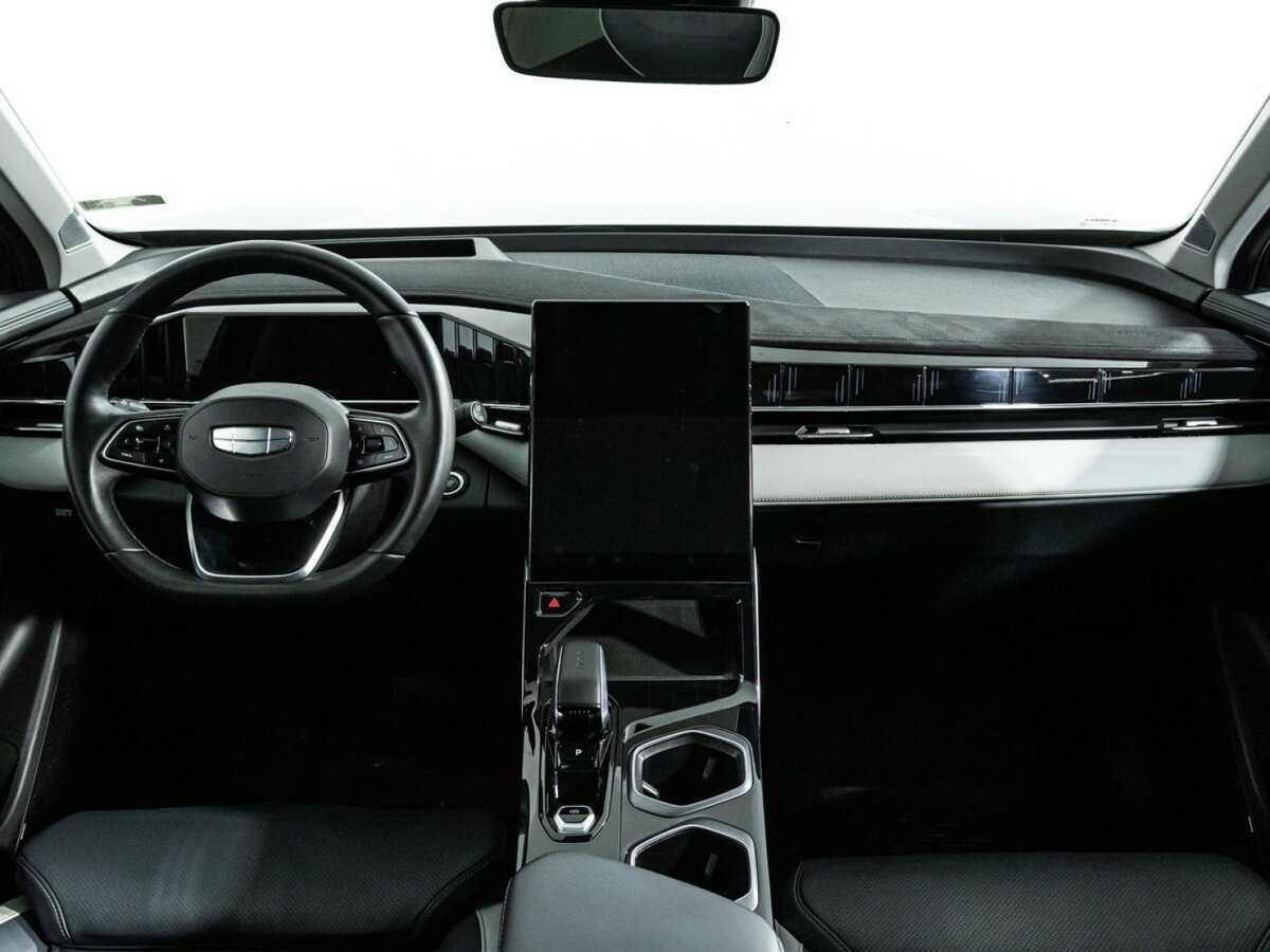 Geely Atlas с пробегом — 2024 год. Фото: #12