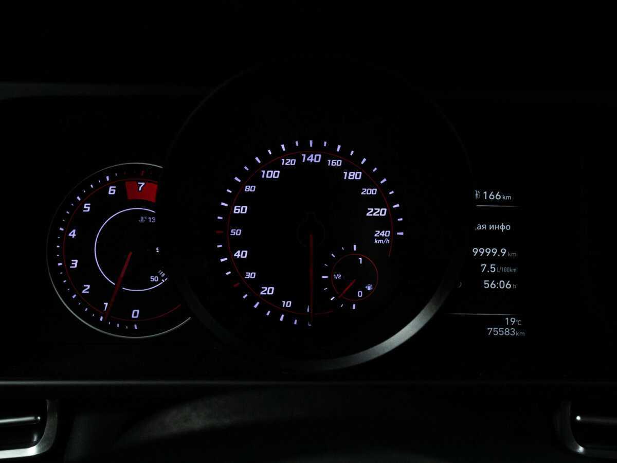 Hyundai Elantra с пробегом — 2021 год. Фото: #11