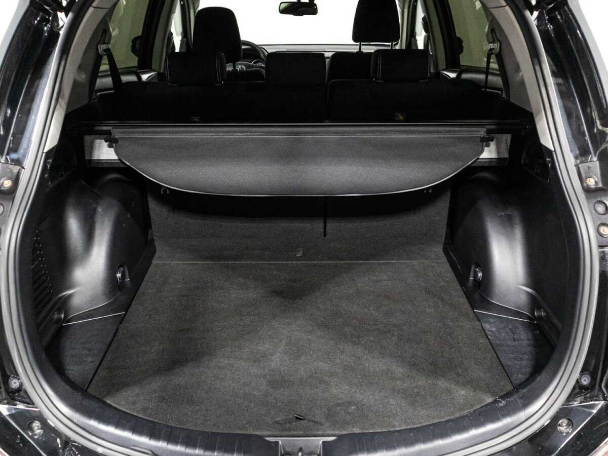 Toyota RAV4 с пробегом — 2015 год. Фото: #14