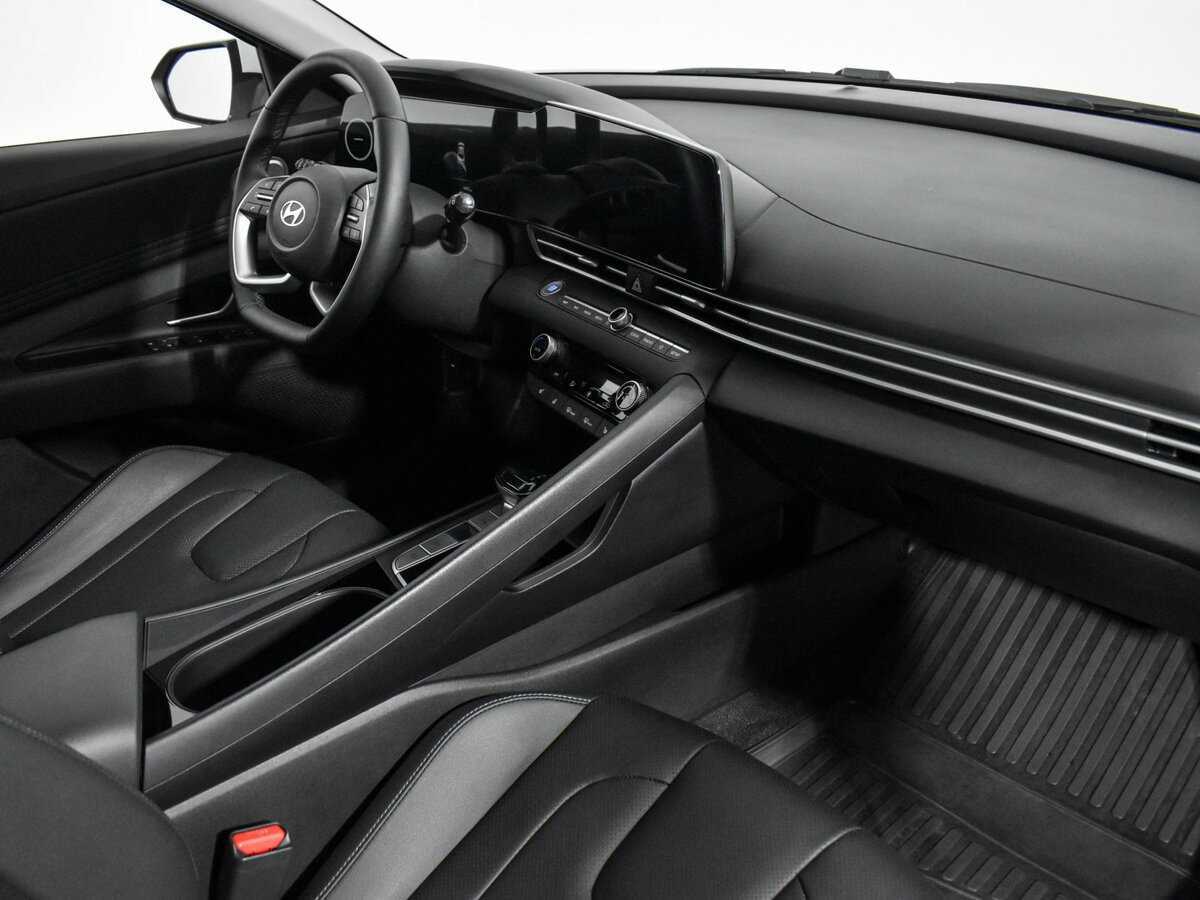 Hyundai Elantra с пробегом — 2023 год. Фото: #14