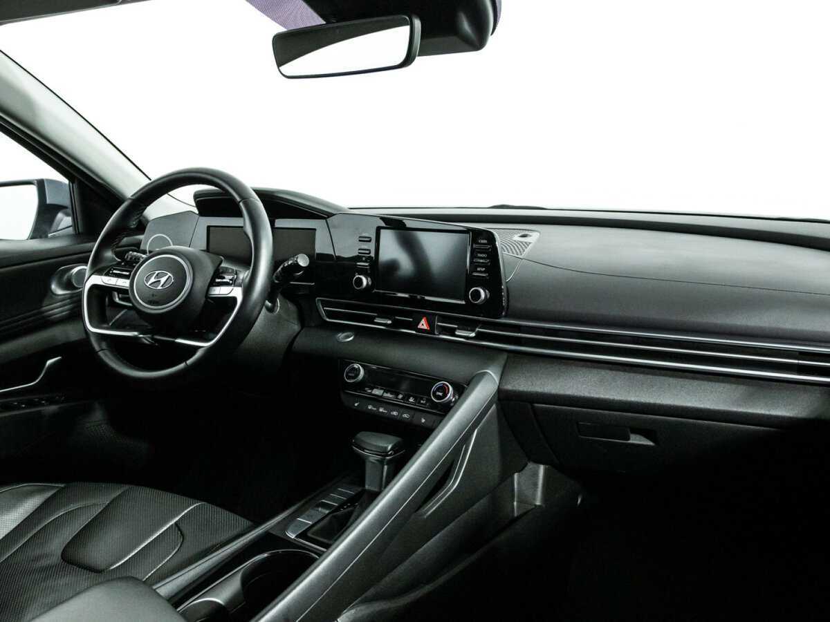 Hyundai Elantra с пробегом — 2021 год. Фото: #8