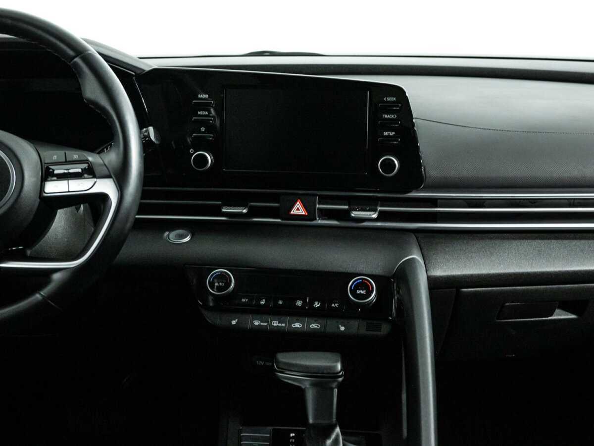 Hyundai Elantra с пробегом — 2021 год. Фото: #13