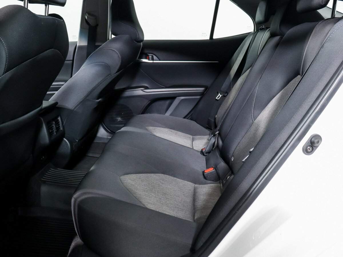 Toyota Camry с пробегом — 2021 год. Фото: #6