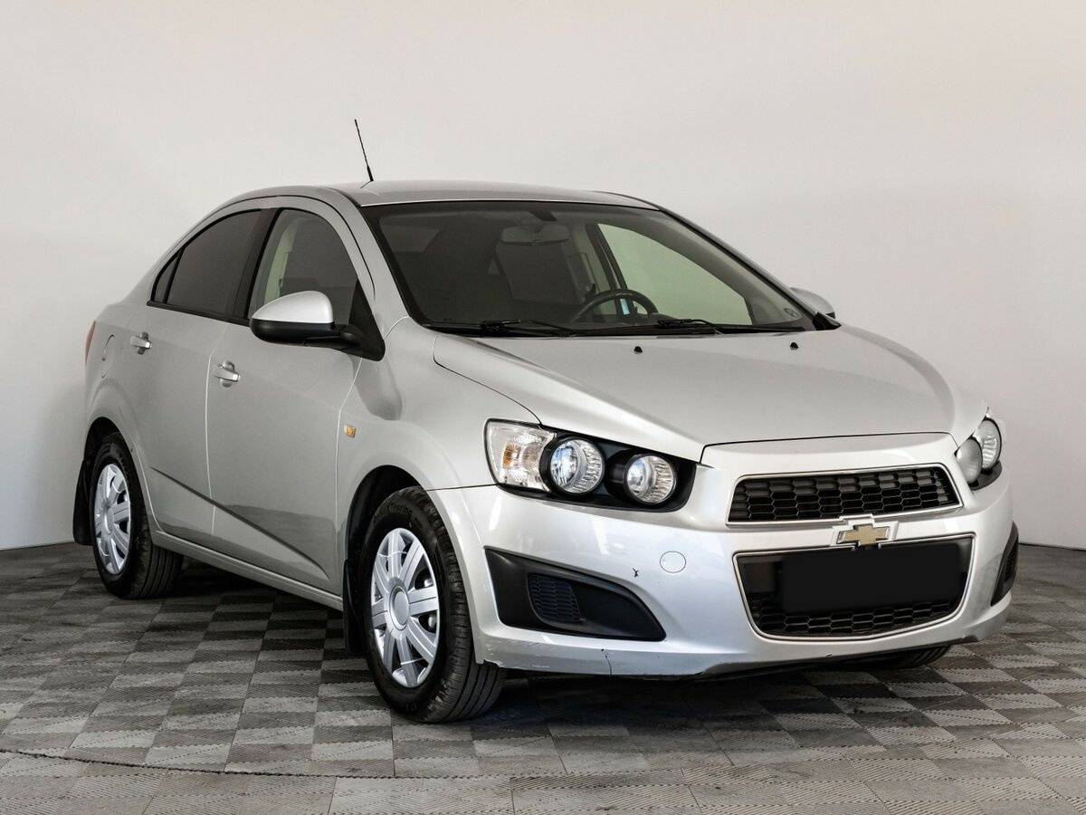 Chevrolet Aveo с пробегом — 2015 год. Фото: #2