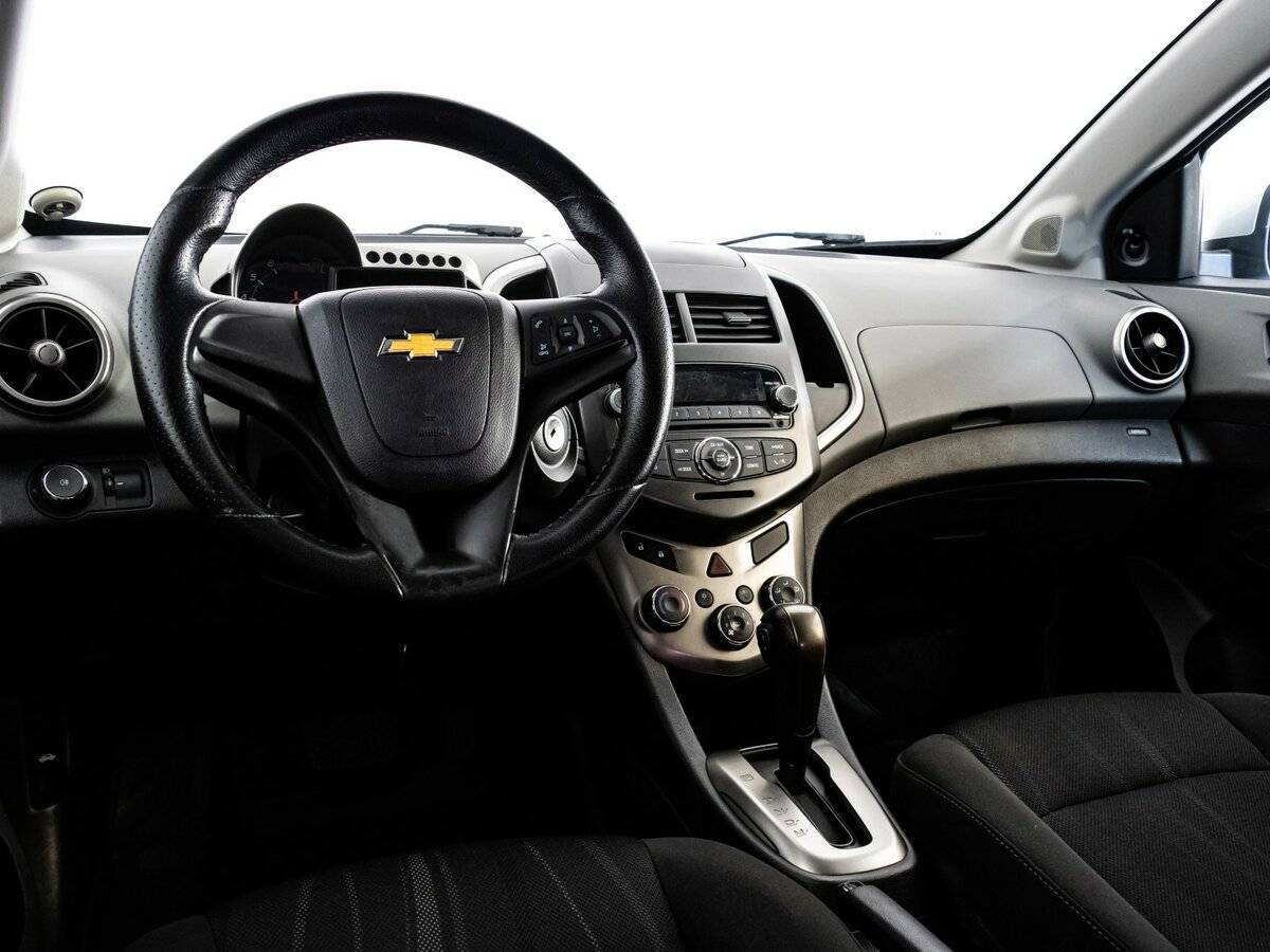 Chevrolet Aveo с пробегом — 2015 год. Фото: #8