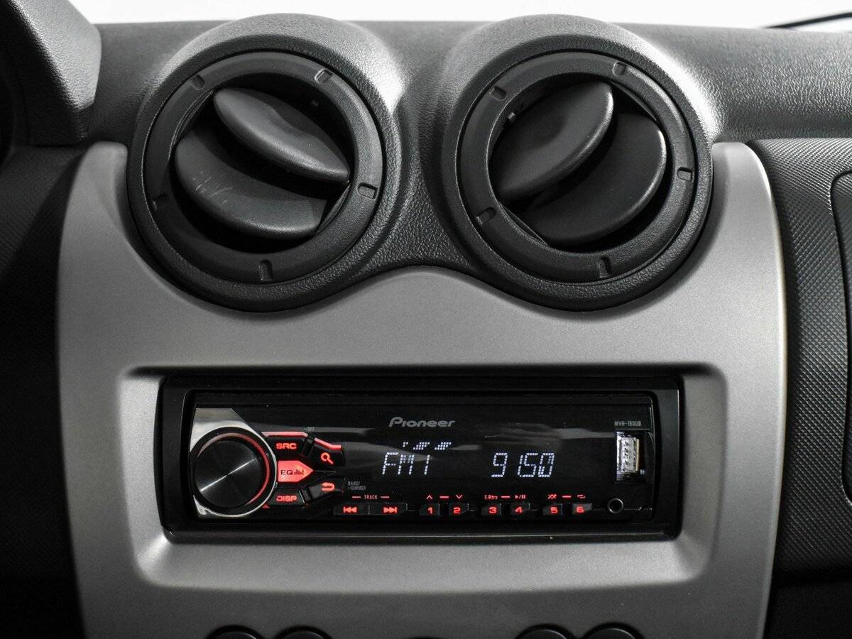 Renault Logan с пробегом — 2015 год. Фото: #15