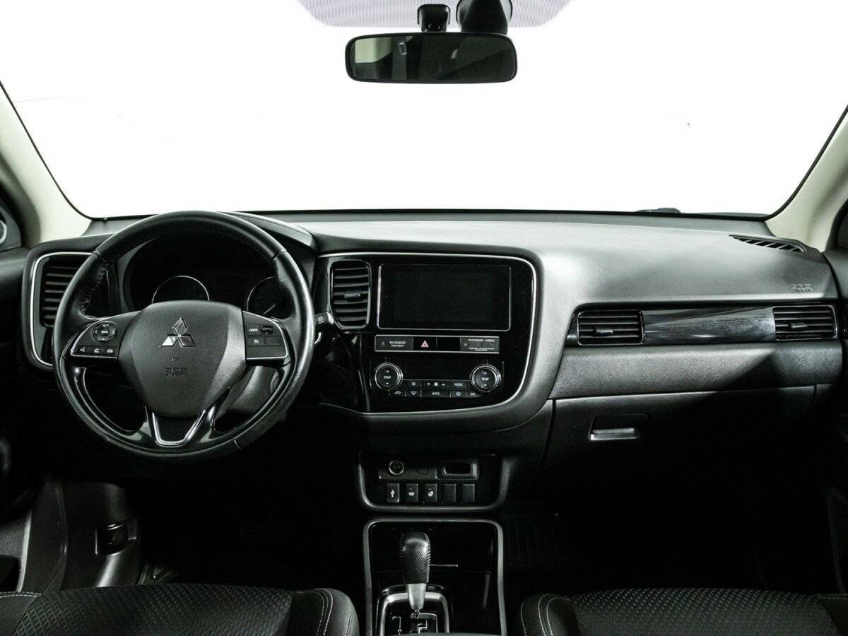 Mitsubishi Outlander с пробегом — 2019 год. Фото: #12