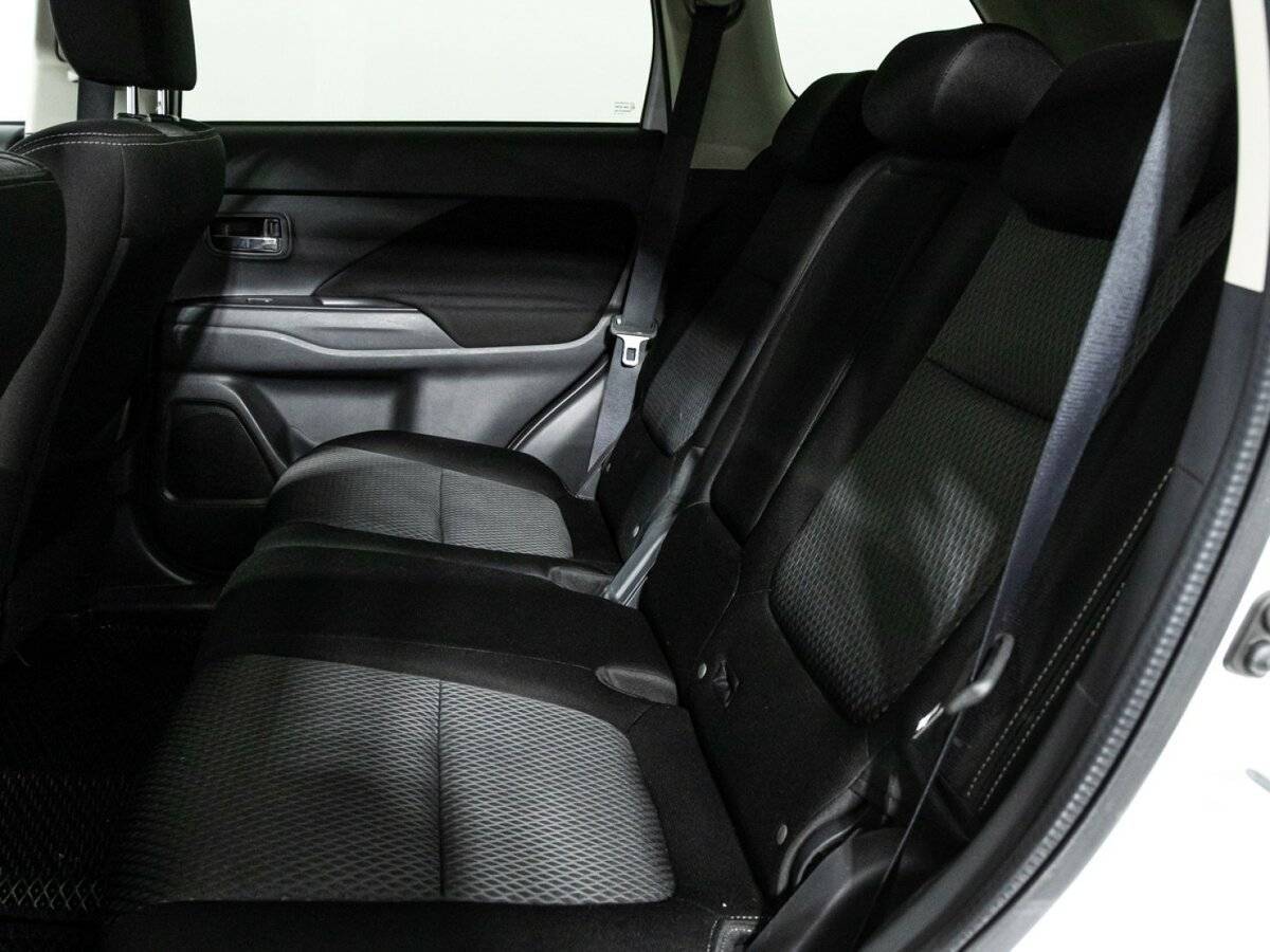 Mitsubishi Outlander с пробегом — 2016 год. Фото: #9