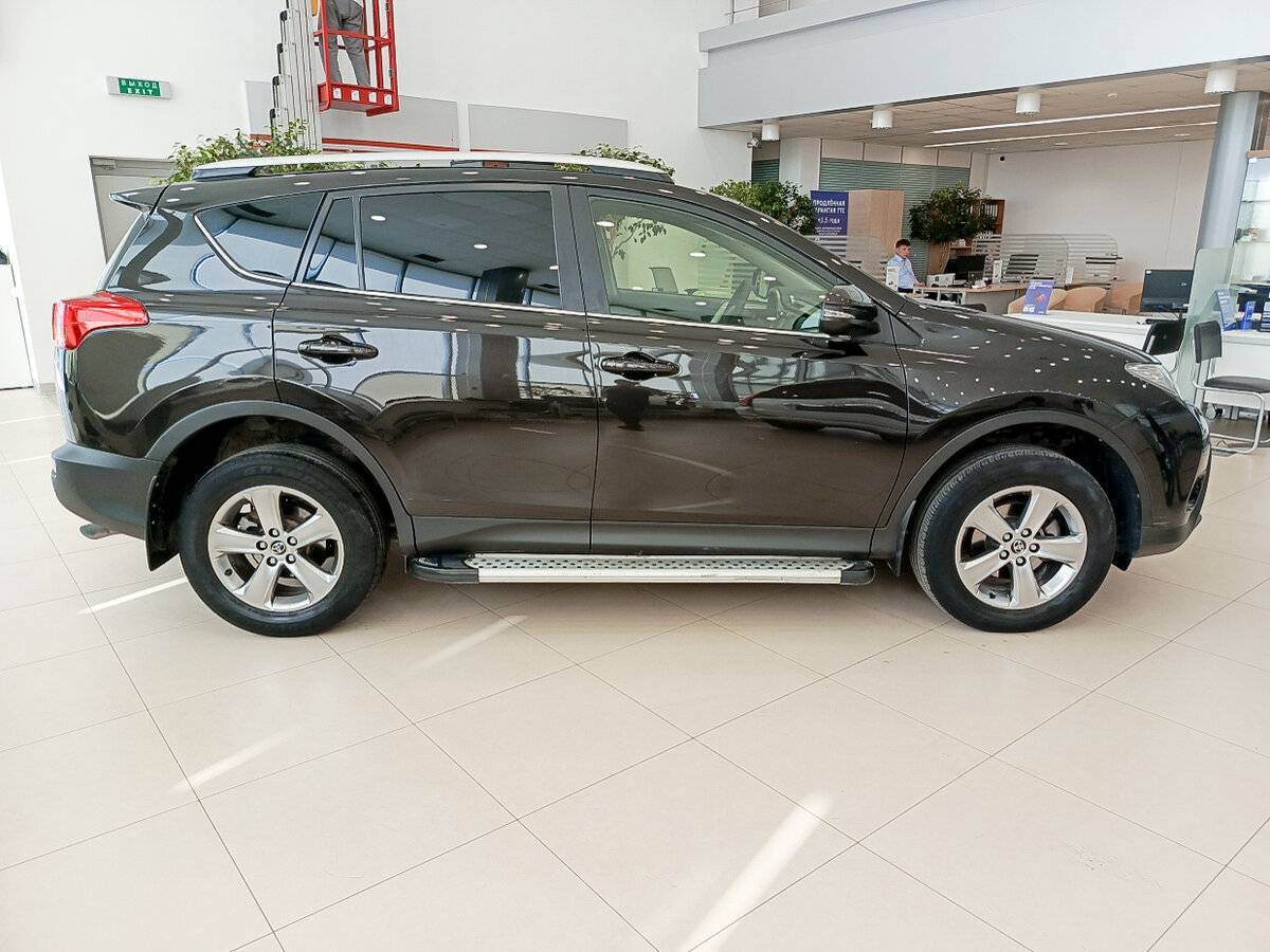 Toyota RAV4 с пробегом — 2015 год. Фото: #3