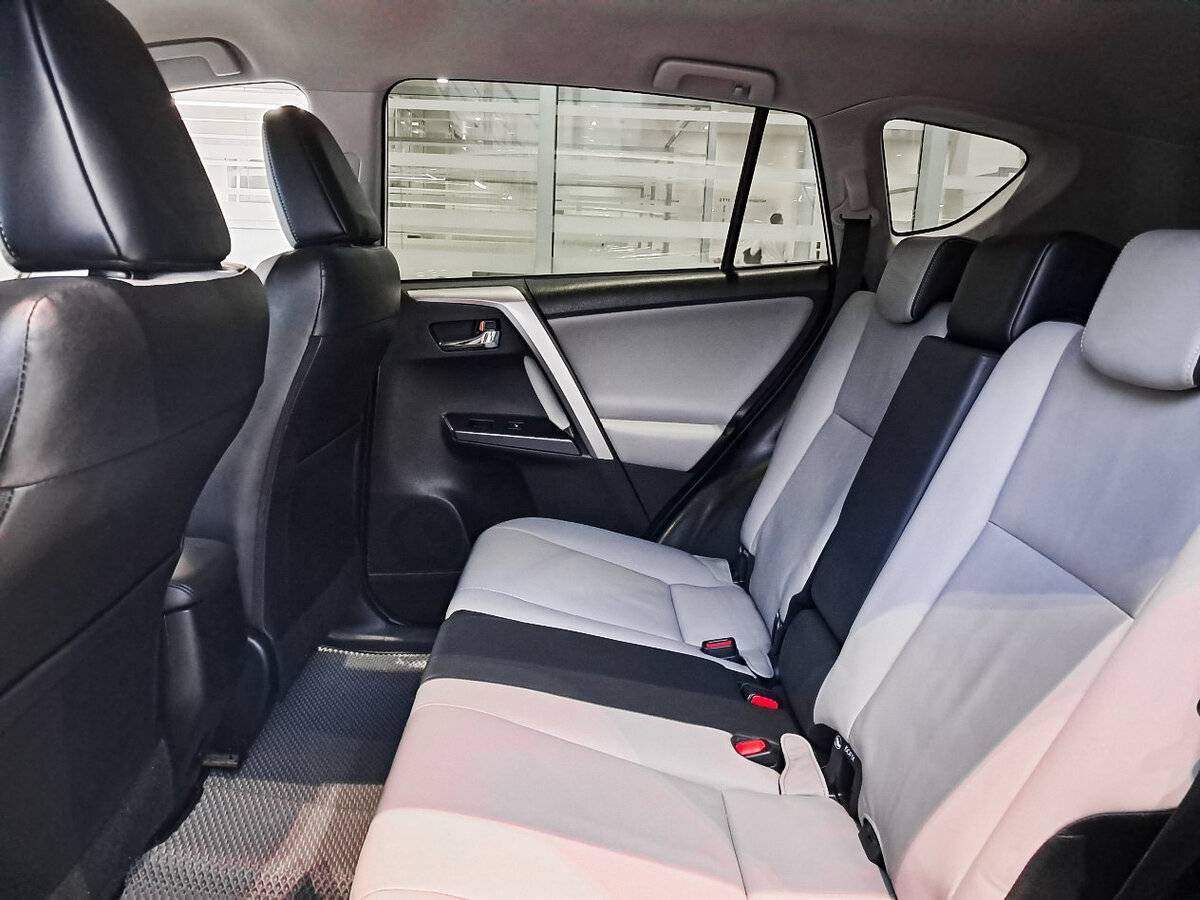 Toyota RAV4 с пробегом — 2016 год. Фото: #11