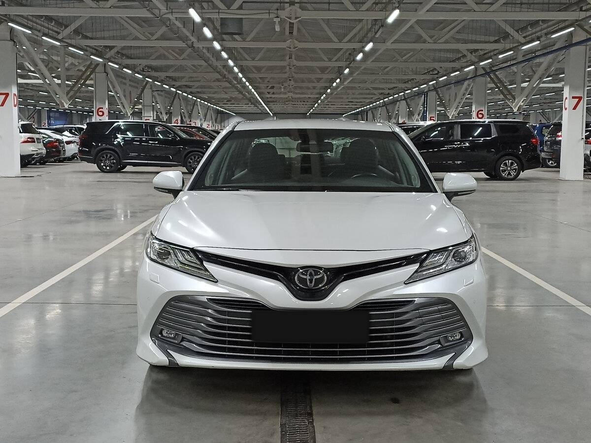 Toyota Camry с пробегом — 2019 год. Фото: #1