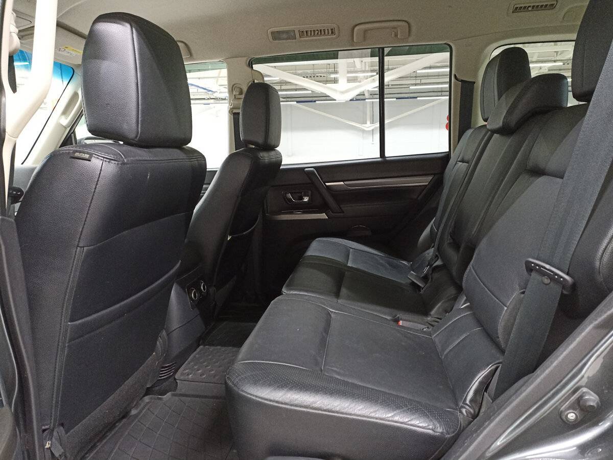 Mitsubishi Pajero с пробегом — 2012 год. Фото: #11