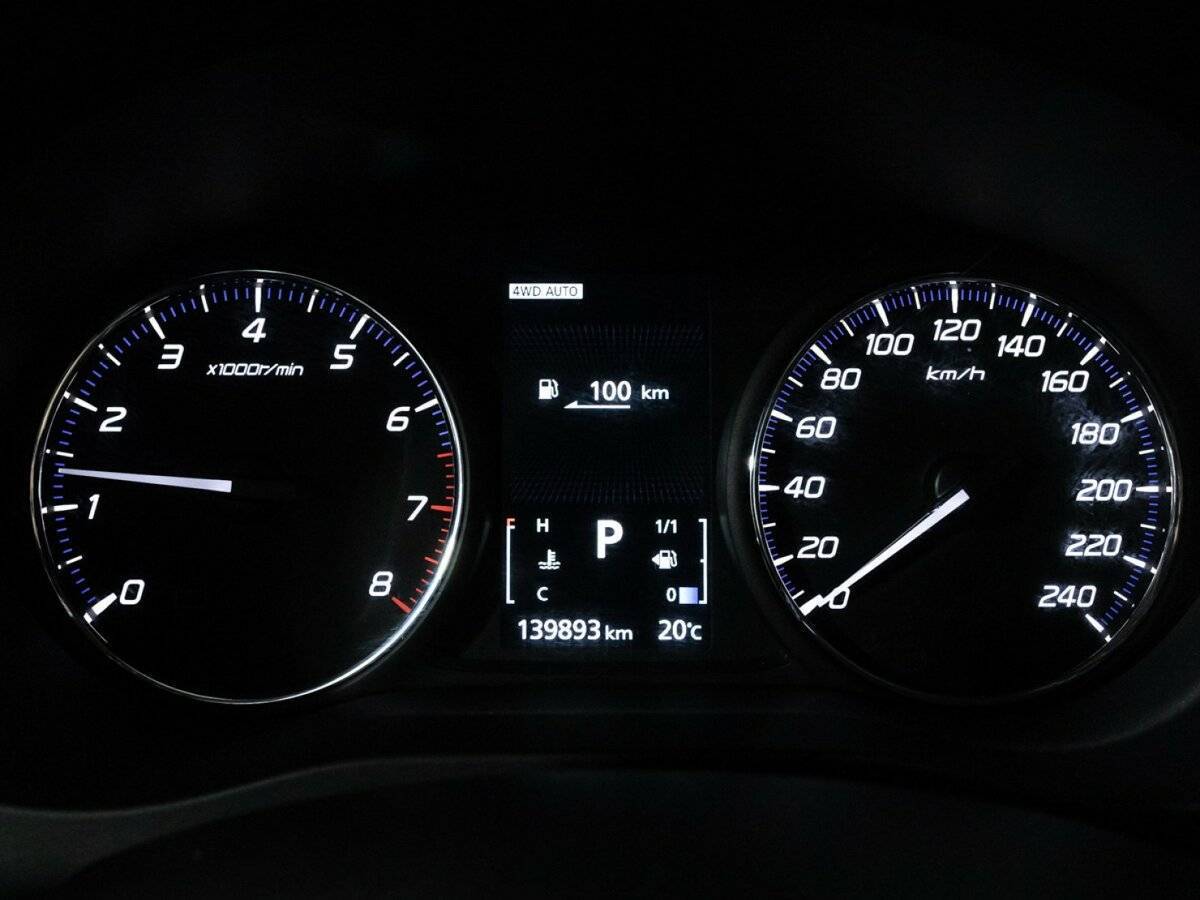 Mitsubishi Outlander с пробегом — 2012 год. Фото: #11