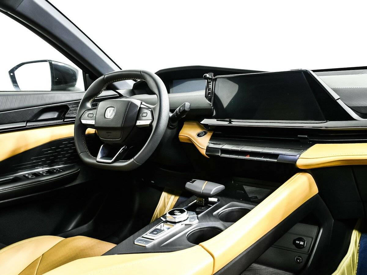 Changan UNI-V с пробегом — 2022 год. Фото: #8