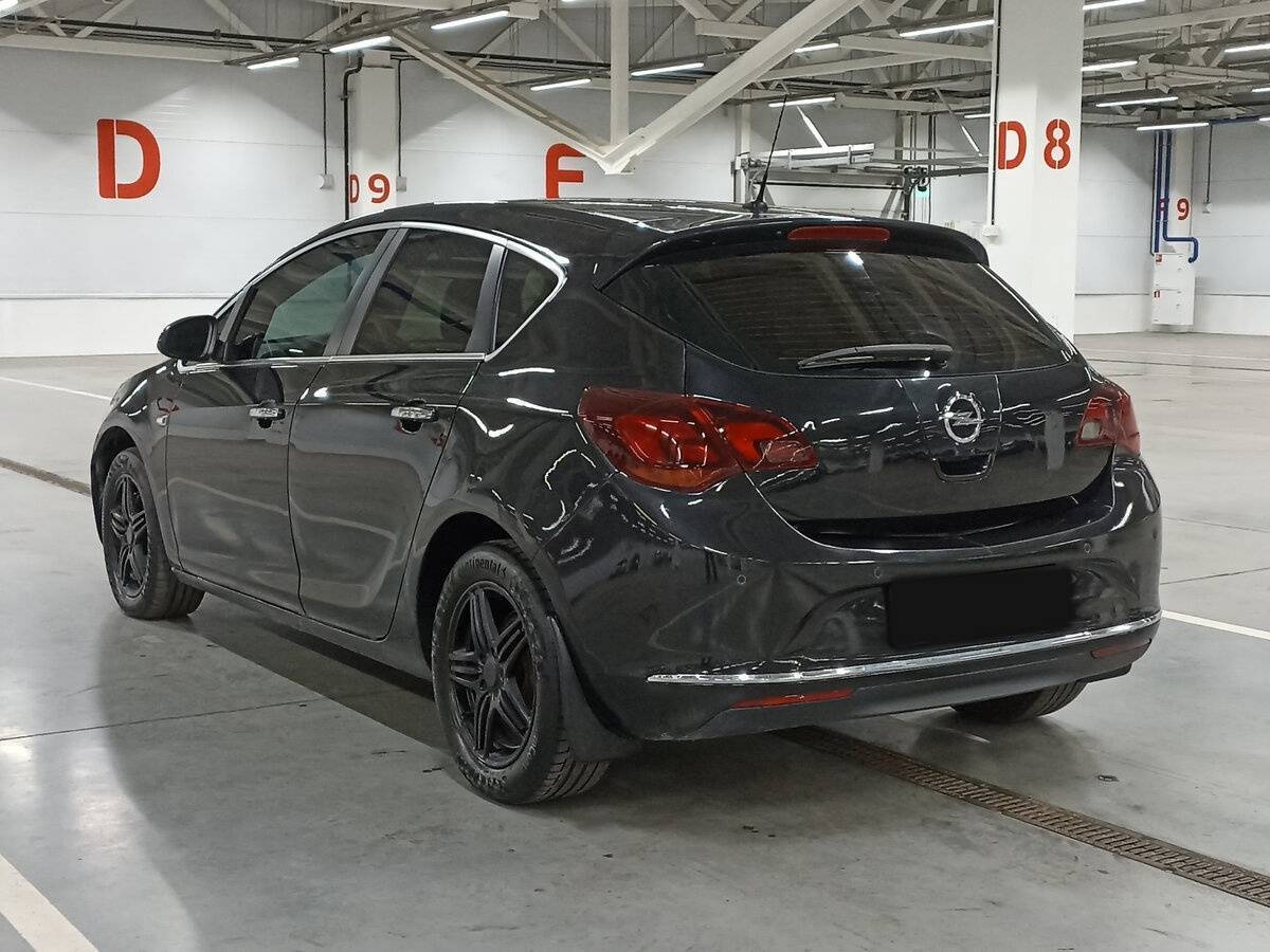 Opel Astra с пробегом — 2012 год. Фото: #6