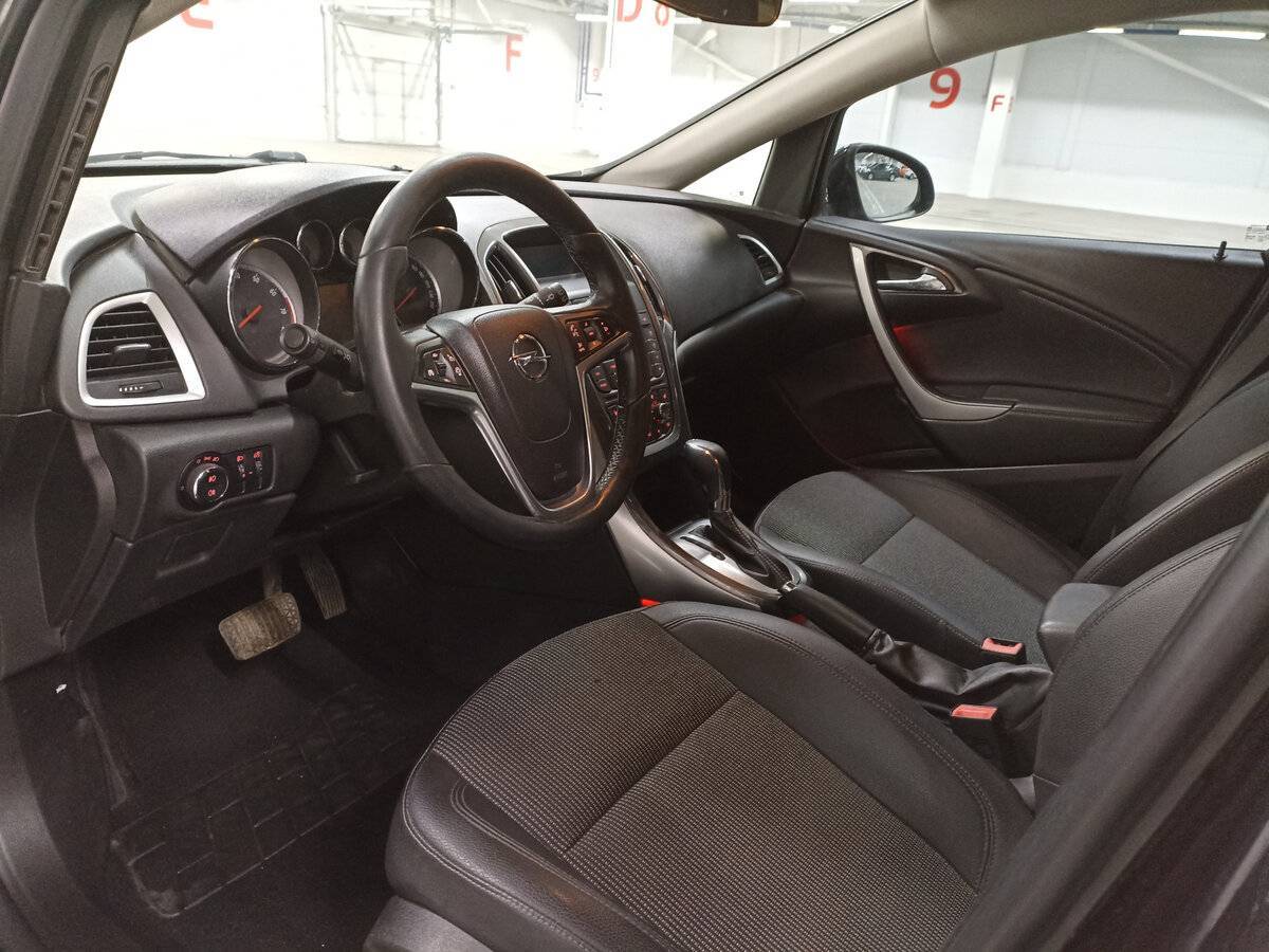 Opel Astra с пробегом — 2012 год. Фото: #15