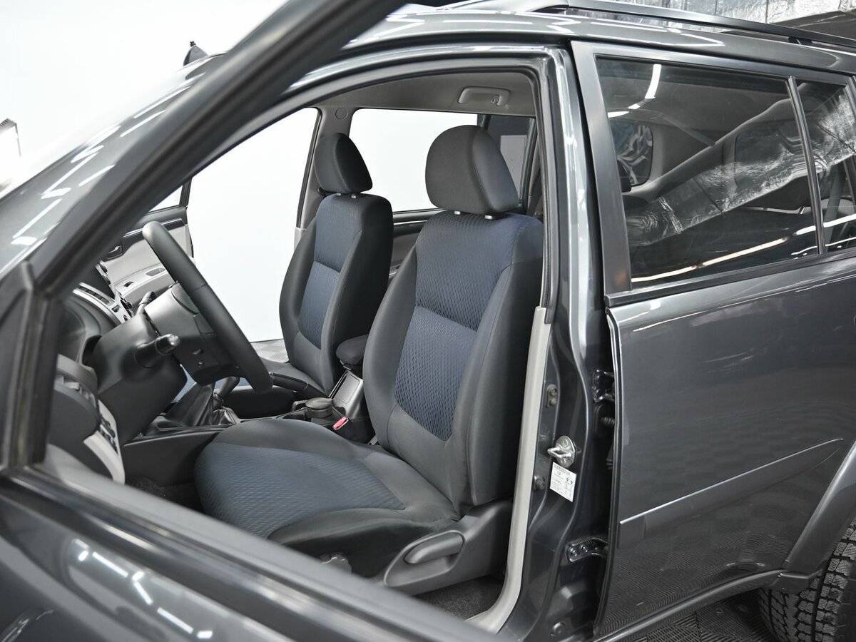 Mitsubishi Pajero Sport с пробегом — 2014 год. Фото: #5