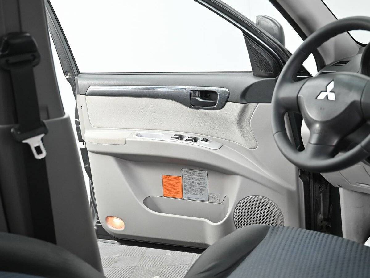 Mitsubishi Pajero Sport с пробегом — 2014 год. Фото: #6