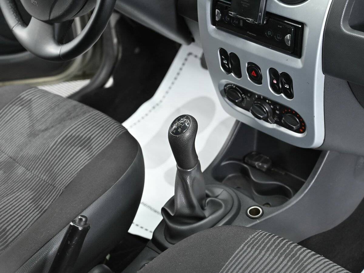 Renault Logan с пробегом — 2013 год. Фото: #8