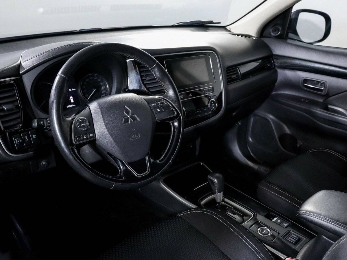Mitsubishi Outlander с пробегом — 2019 год. Фото: #13
