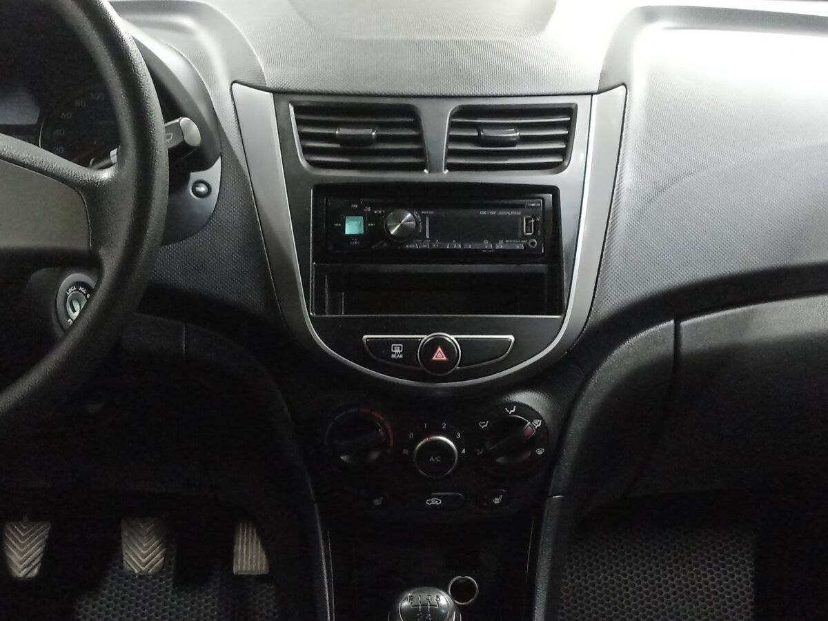 Hyundai Solaris с пробегом — 2016 год. Фото: #14