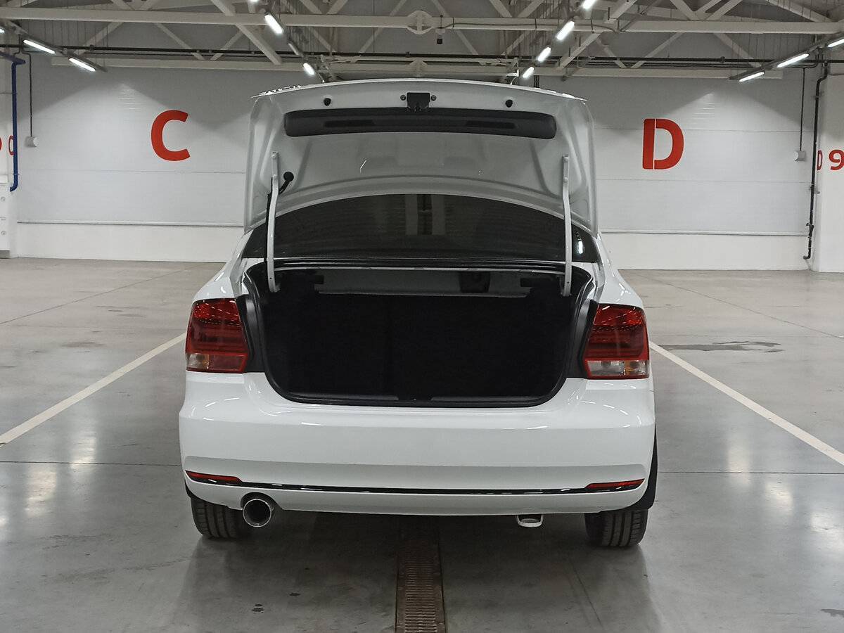 Volkswagen Polo с пробегом — 2016 год. Фото: #9