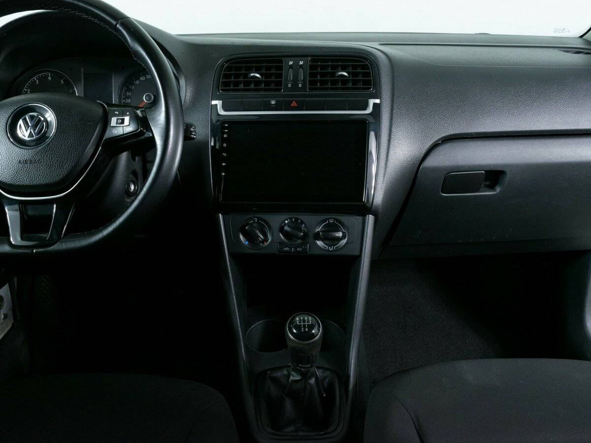 Volkswagen Polo с пробегом — 2018 год. Фото: #8