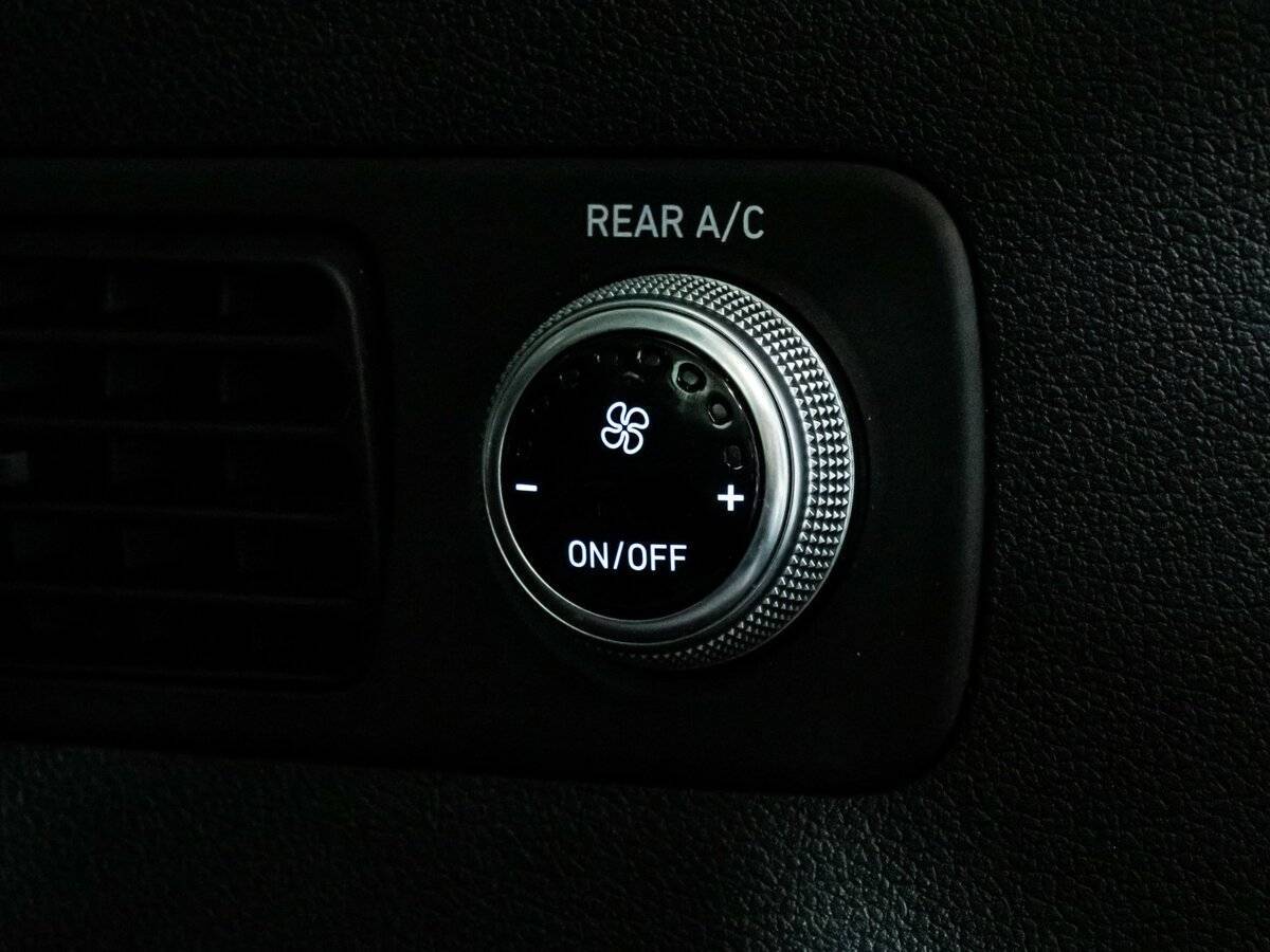 Hyundai Santa Fe с пробегом — 2018 год. Фото: #18