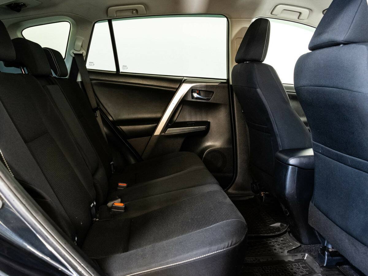 Toyota RAV4 с пробегом — 2017 год. Фото: #11