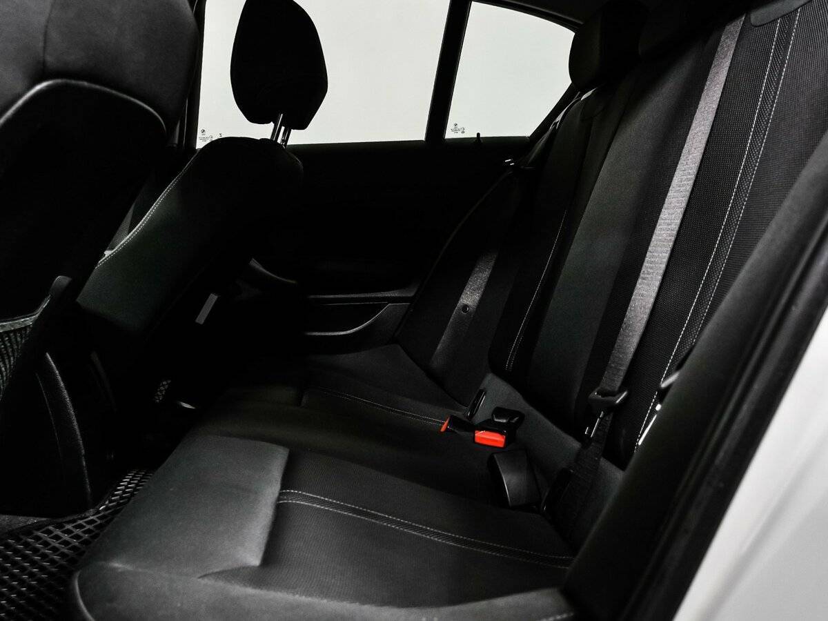 BMW 1 серии с пробегом — 2017 год. Фото: #12