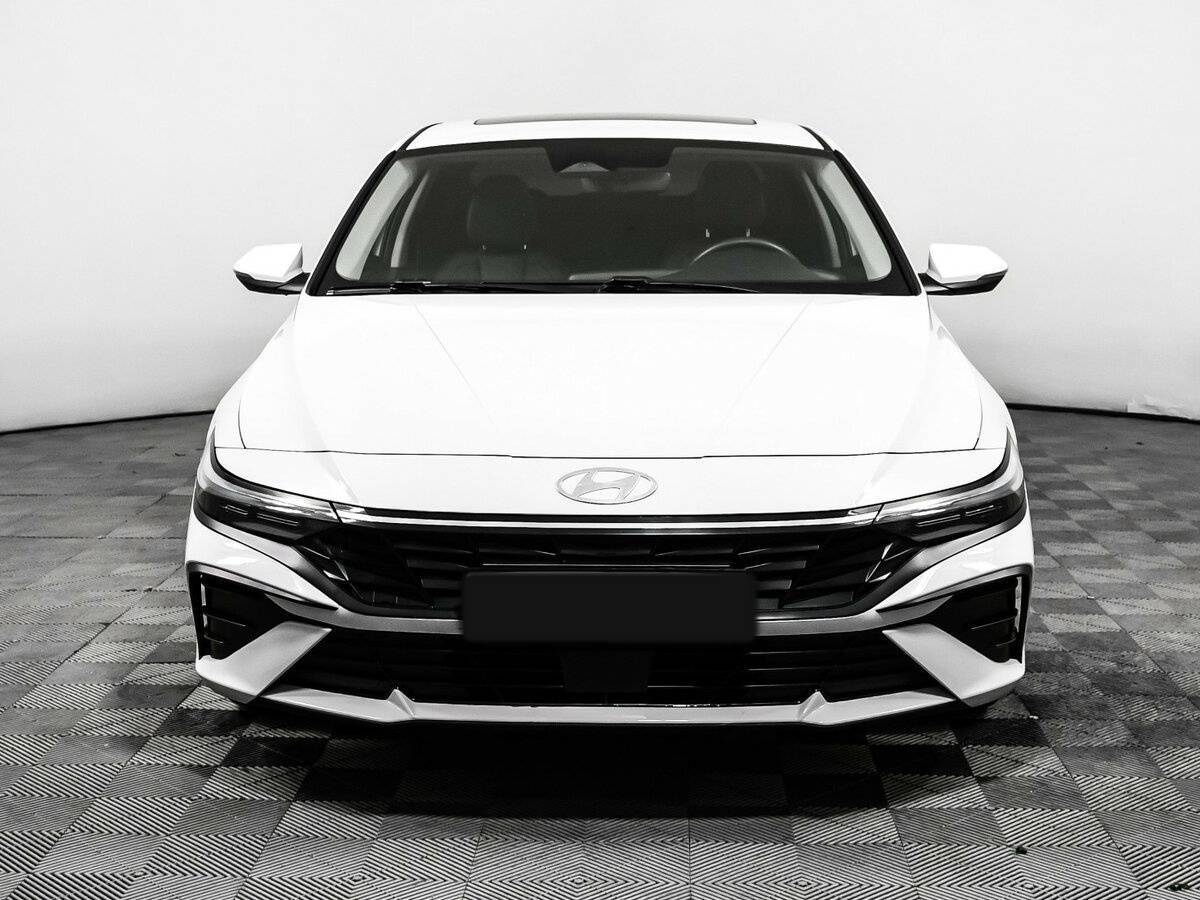 Hyundai Elantra с пробегом — 2023 год. Фото: #1