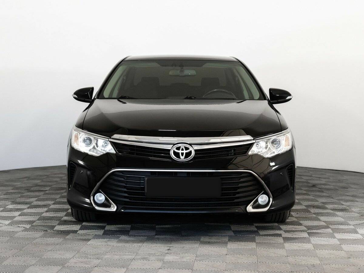 Toyota Camry с пробегом — 2017 год. Фото: #1