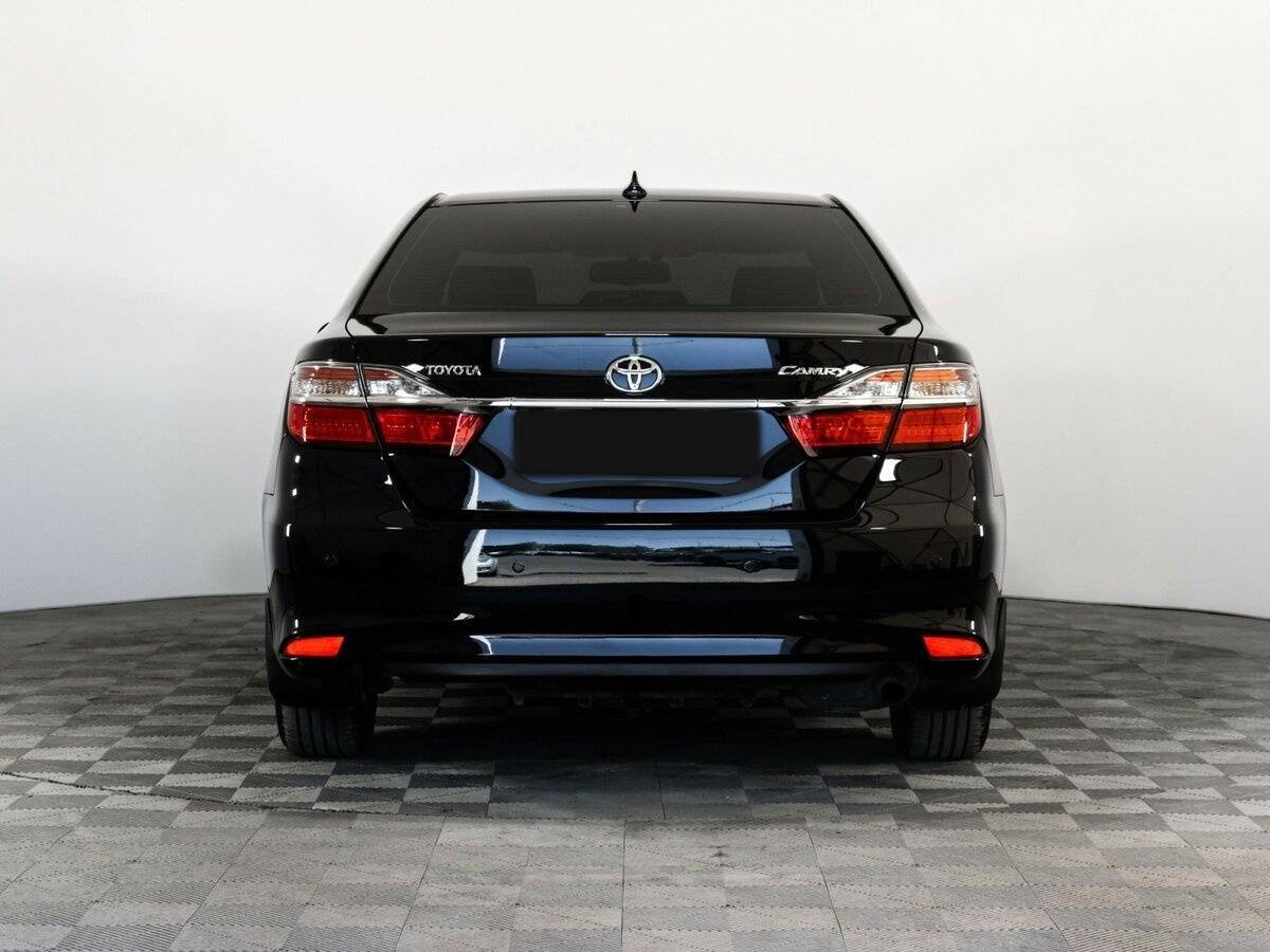 Toyota Camry с пробегом — 2017 год. Фото: #4
