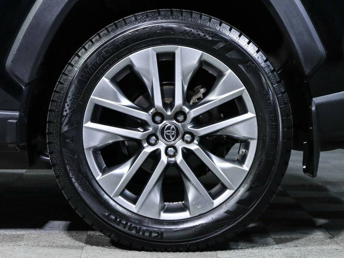 Toyota RAV4 с пробегом — 2020 год. Фото: #11