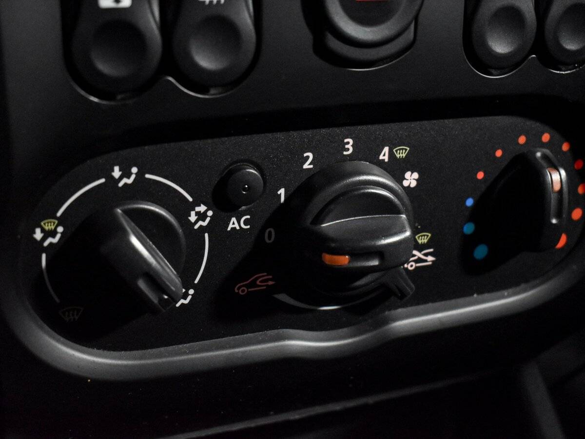 Nissan Almera с пробегом — 2013 год. Фото: #16