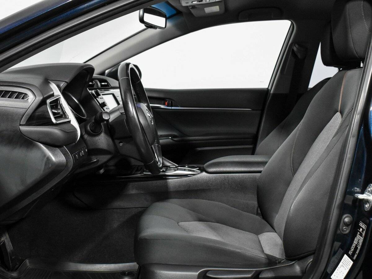 Toyota Camry с пробегом — 2019 год. Фото: #8