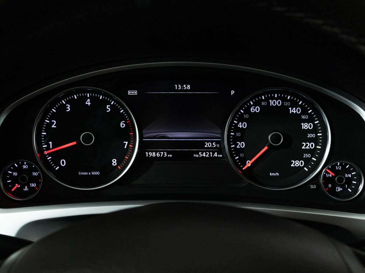 Volkswagen Touareg с пробегом — 2013 год. Фото: #11