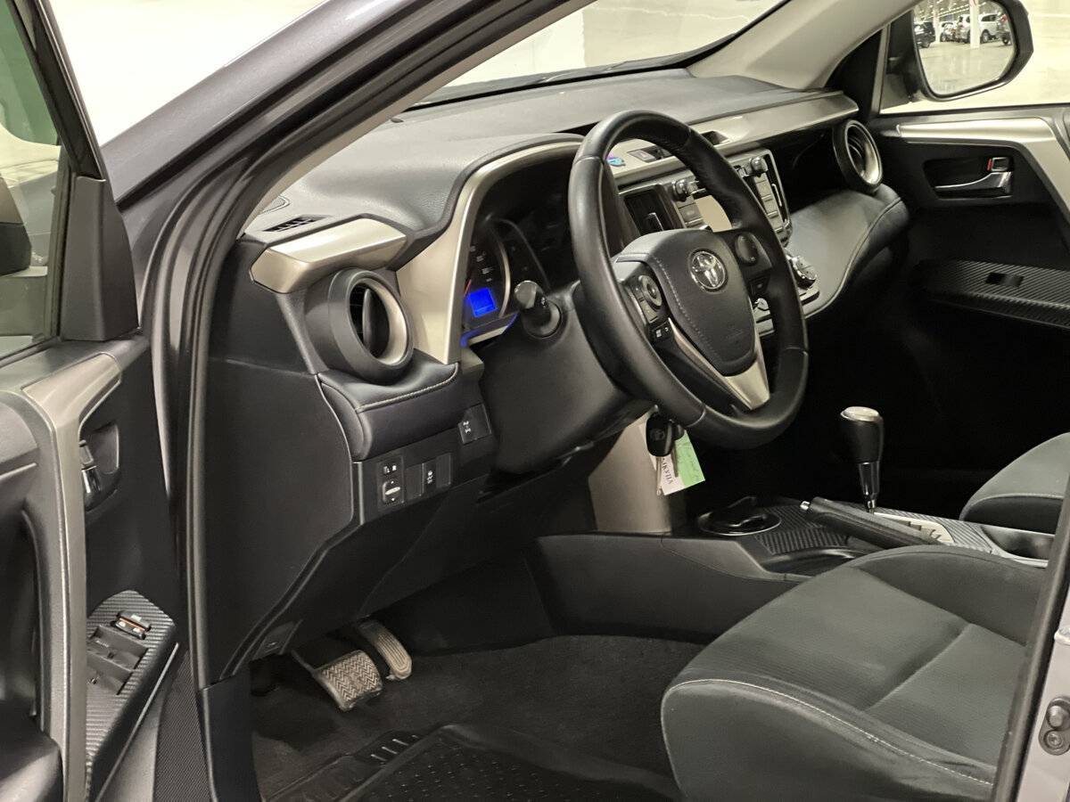 Toyota RAV4 с пробегом — 2013 год. Фото: #15
