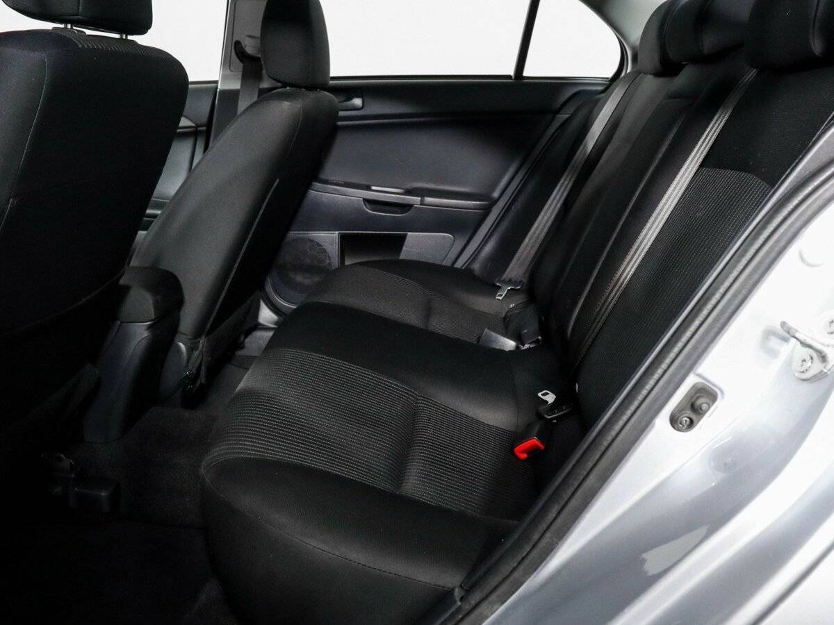 Mitsubishi Lancer с пробегом — 2014 год. Фото: #8