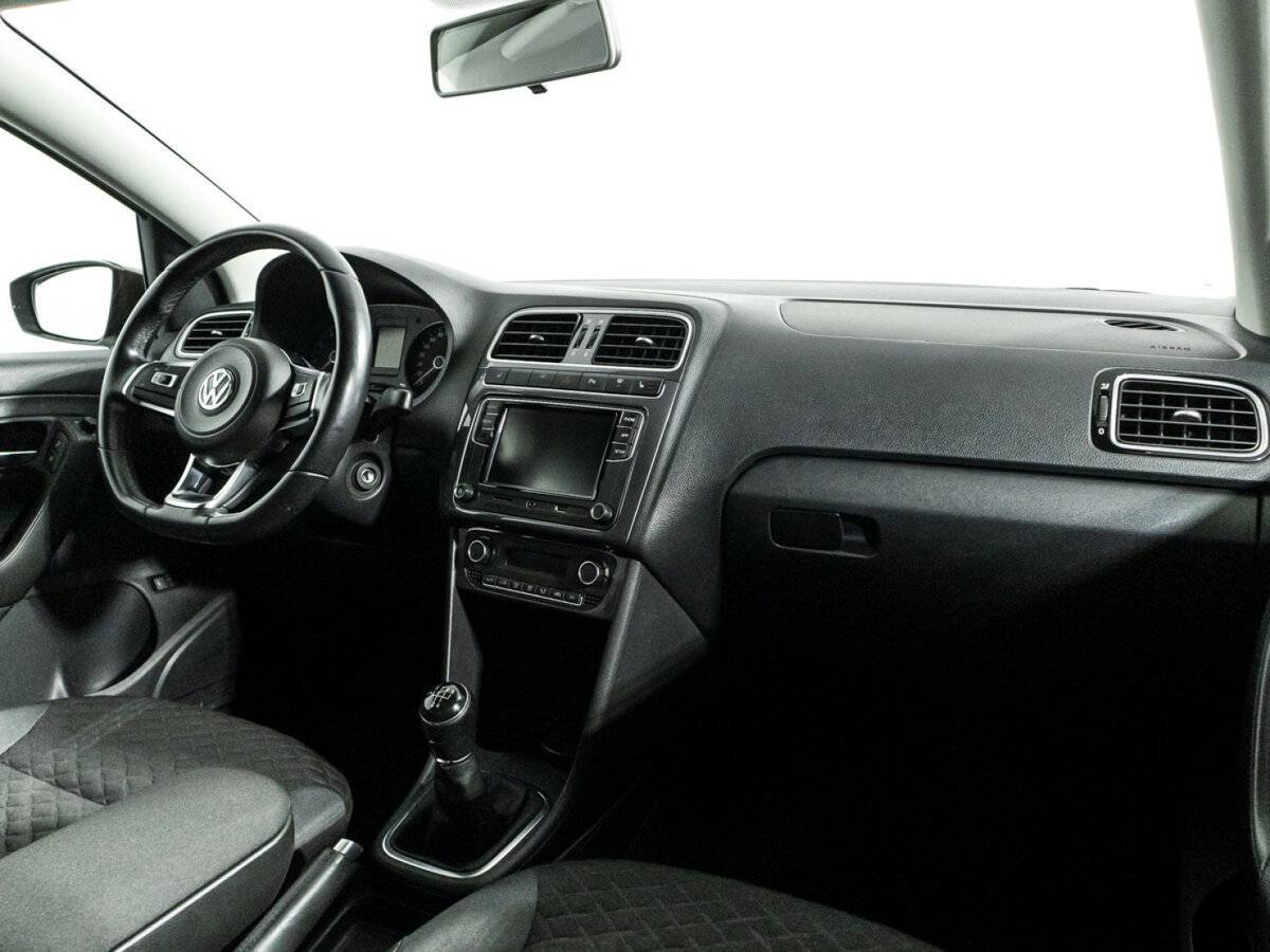 Volkswagen Polo с пробегом — 2018 год. Фото: #8