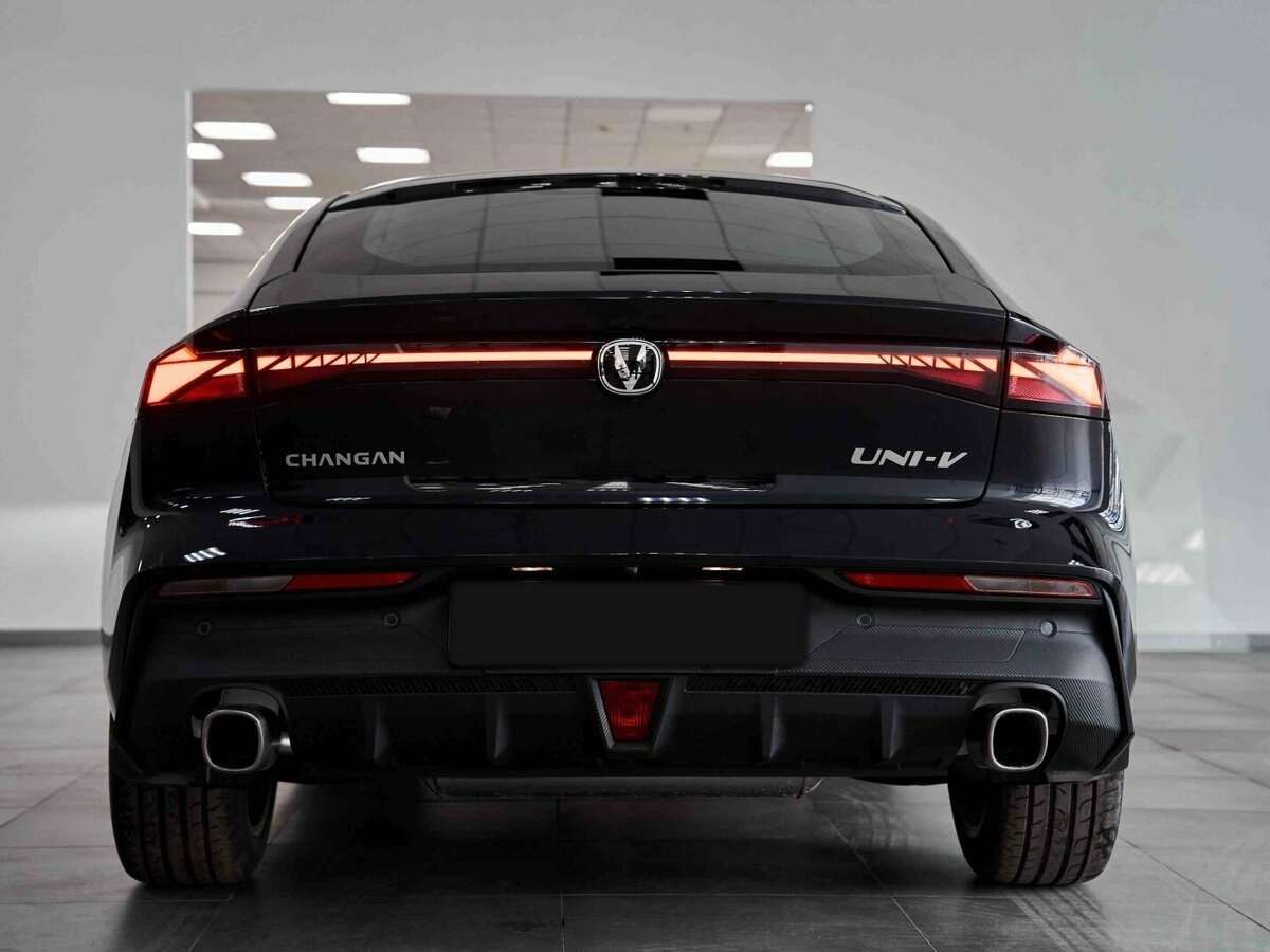 Changan UNI-V с пробегом — 2024 год. Фото: #3