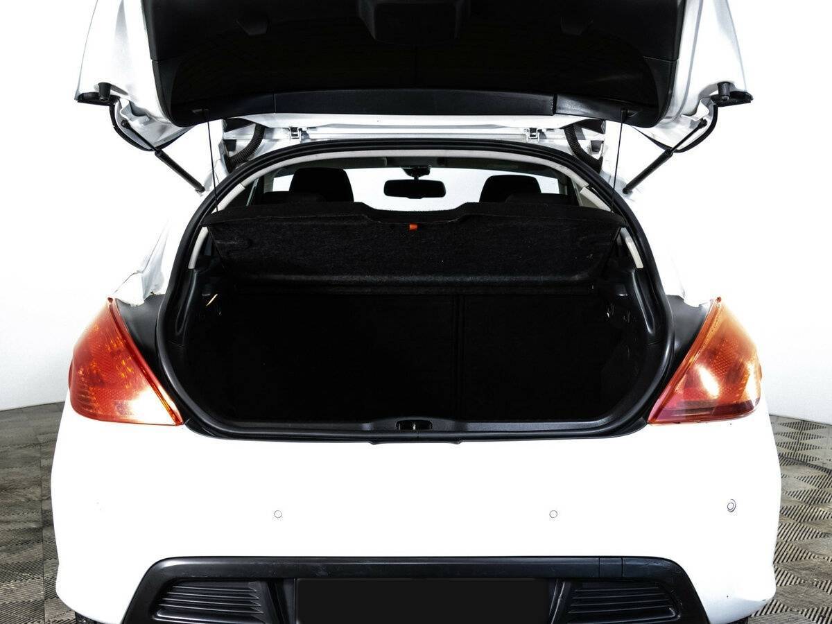 Peugeot 308 с пробегом — 2012 год. Фото: #12