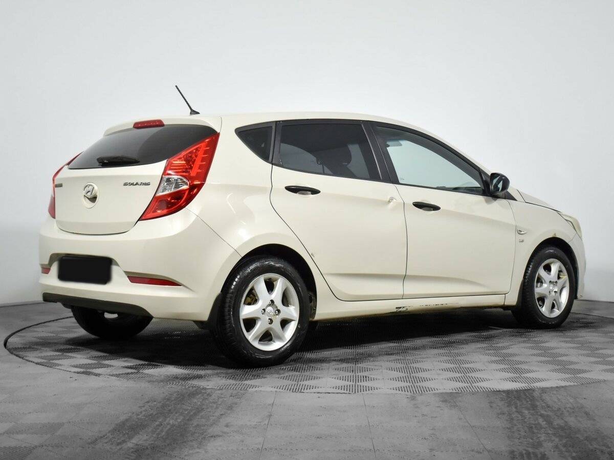 Hyundai Solaris с пробегом — 2015 год. Фото: #4