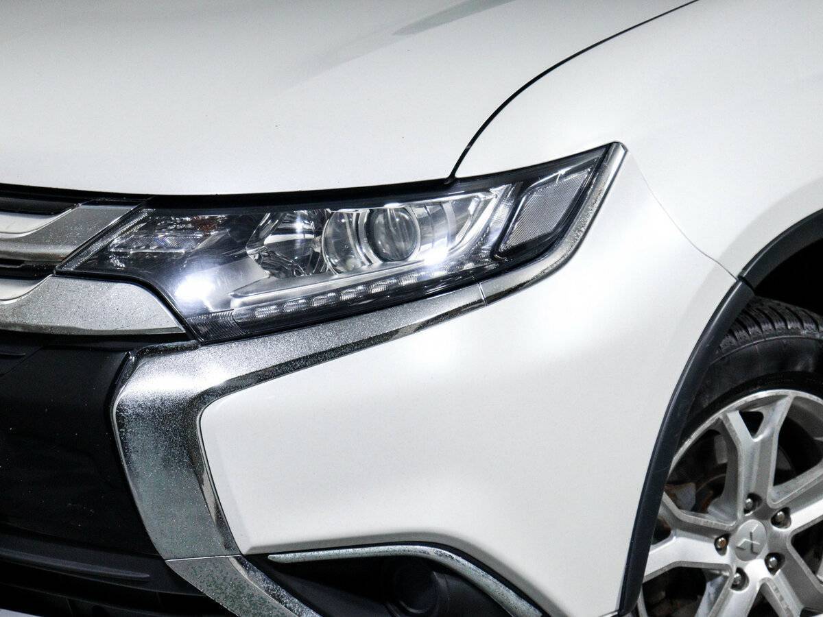 Mitsubishi Outlander с пробегом — 2015 год. Фото: #12