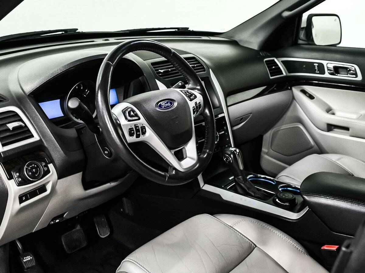 Ford Explorer с пробегом — 2012 год. Фото: #11